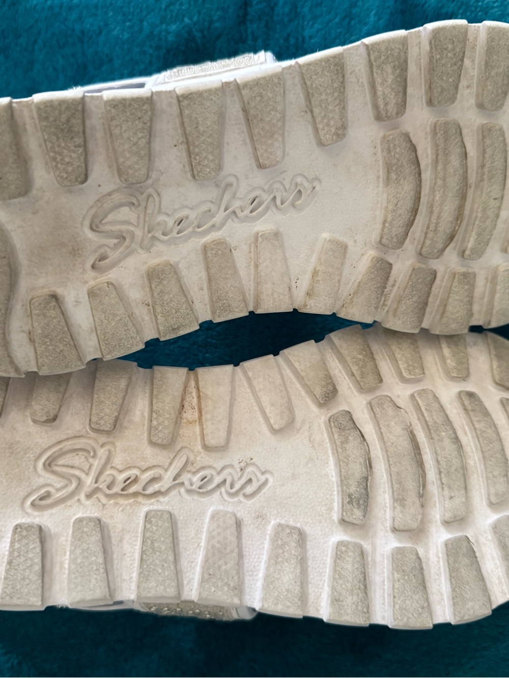 Skechers White Beaded Slingback Luxe Foam Sandals size 7 - Picture 8 of 8